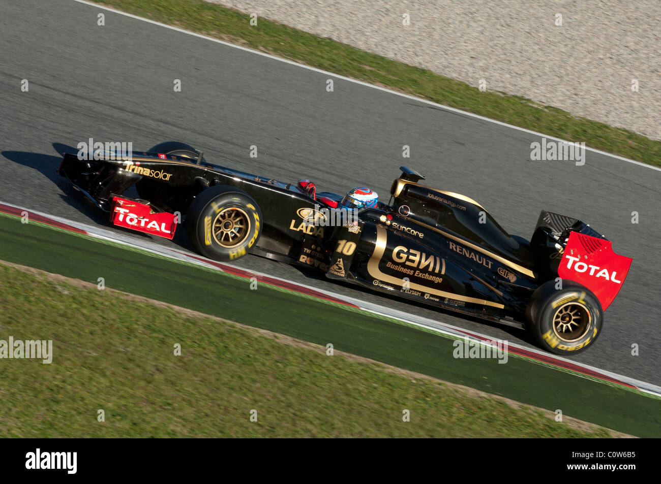 Vitaly Petrov fährt für das Team Lotus Renault GP während des Tests auf dem Circuit de Catalunya 18. Februar 2011 in Barcelona Stockfoto