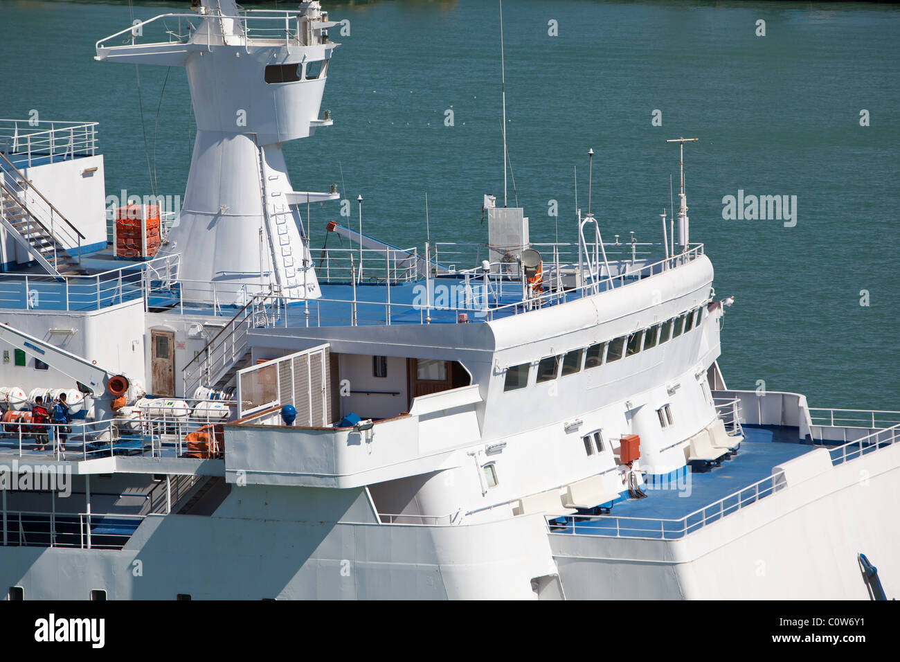 Schiffsbrücke und Brückenflügel. (Passagierfähre nach Civitavecchia Hafen) Italien Stockfoto