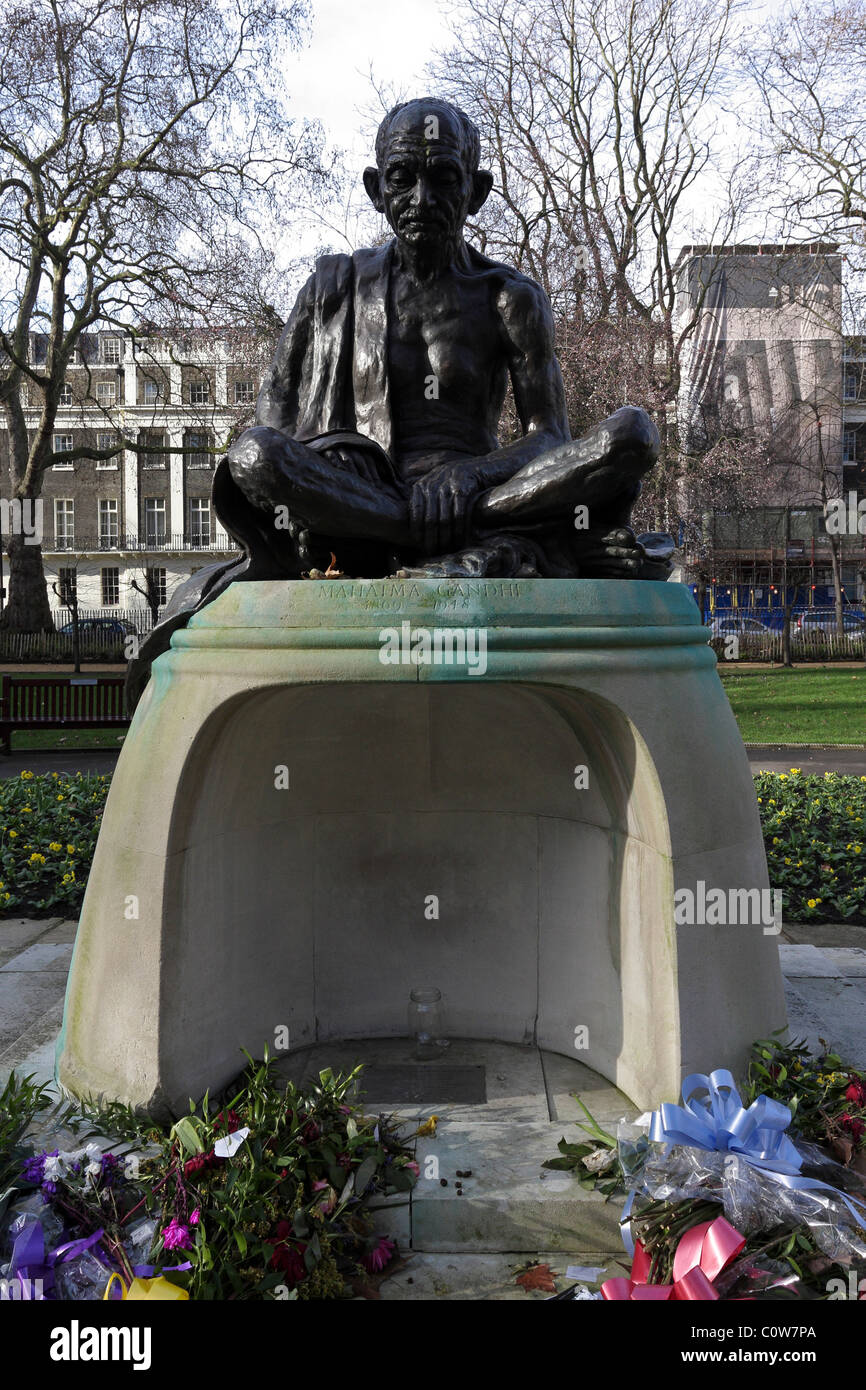 Statue von Mahatma Gandhi in Tavistock Square, London, England. Stockfoto