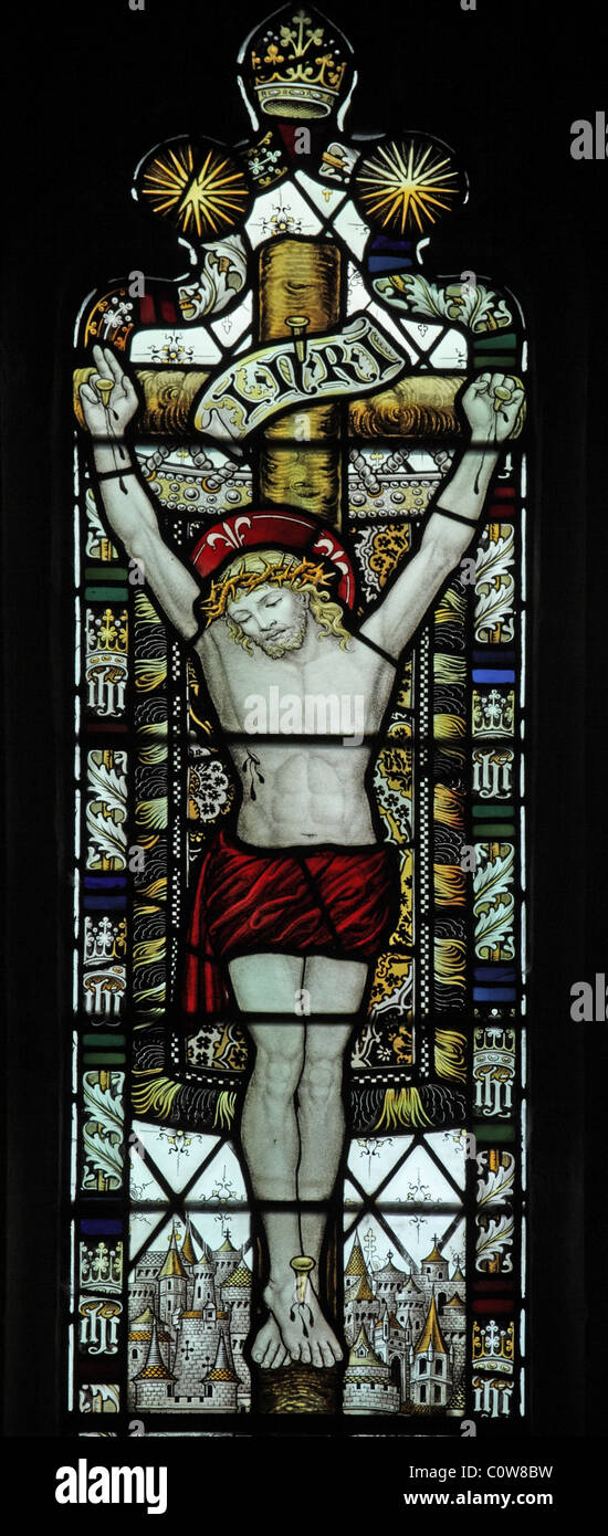 Ein Glasfenster von C E Kempe & Co. Darstellung der Kreuzigung, All Saints Church, Braunston, Rutland Stockfoto