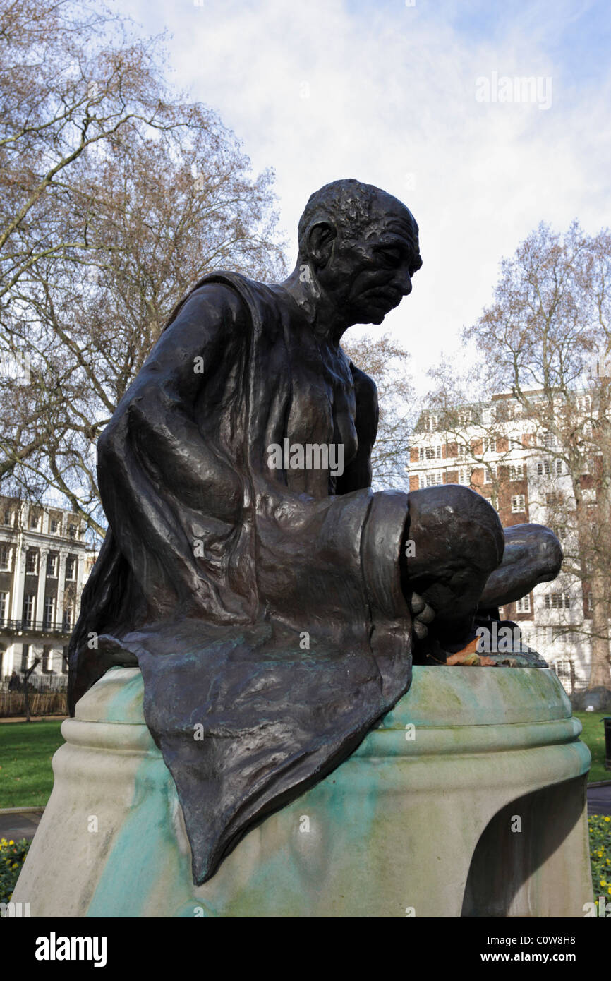 Statue von Mahatma Gandhi in Tavistock Square, London, England. Stockfoto