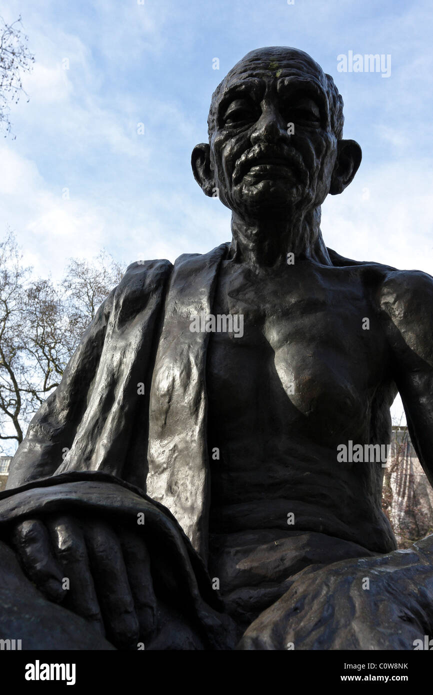 Statue von Mahatma Gandhi in Tavistock Square, London, England. Stockfoto