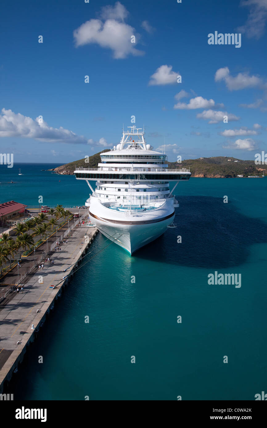 Kreuzfahrtschiff in Charlotte Amalie, St. Thomas Bay, USVI Stockfoto