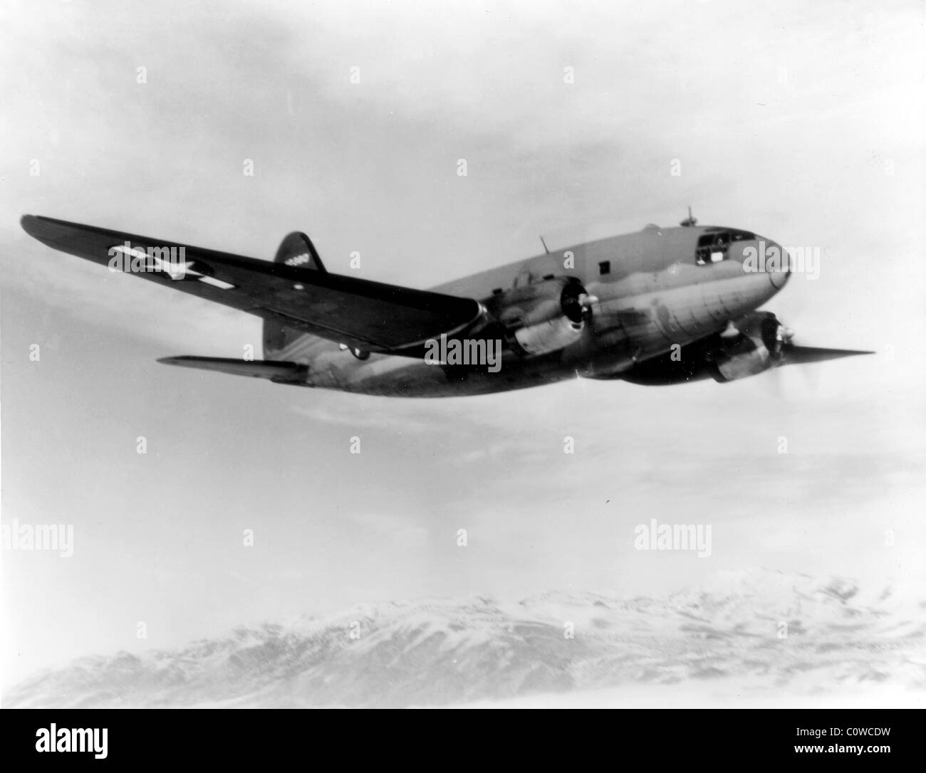 Curtiss C-46 Commando im Flug. Stockfoto