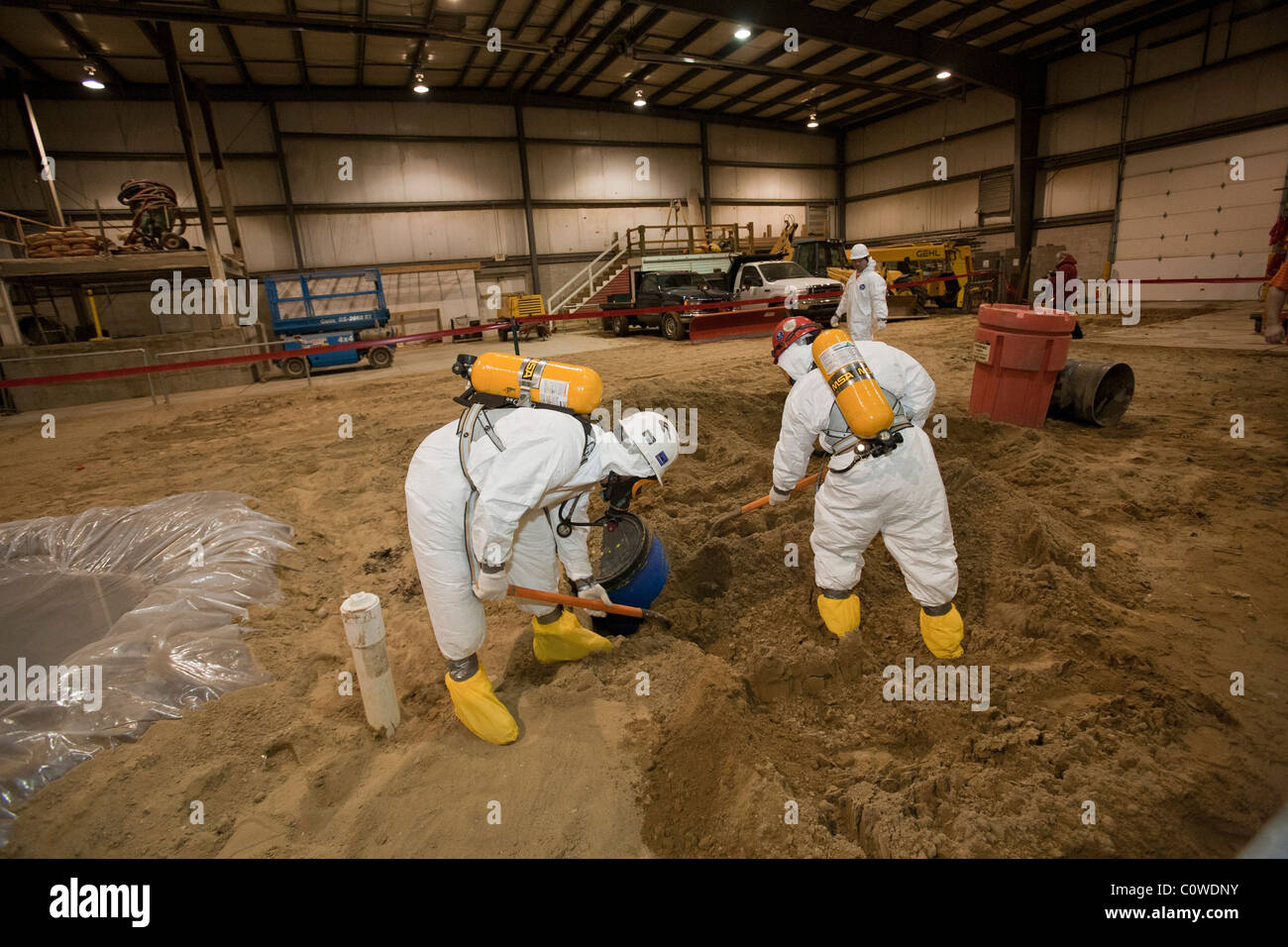 Wayne, Michigan - Arbeiter Zug für gefährliche Abfälle Bereinigung in einem Arbeiter Union Schulungszentrum. Stockfoto