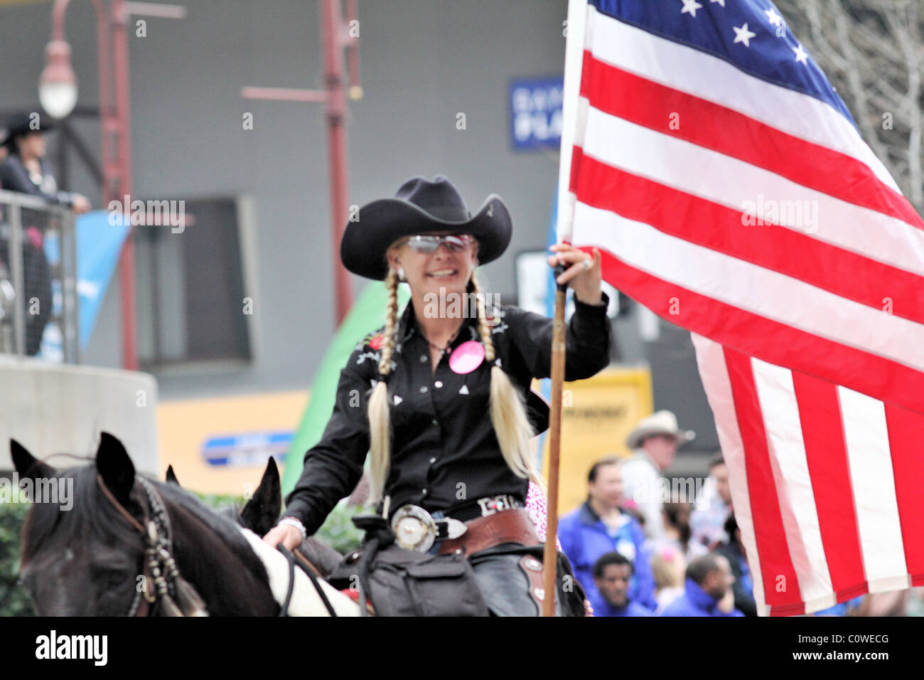 Cowgils Reiten bei Houston Rodeo-Parade in die Stadt Houston anzeigen Stockfoto