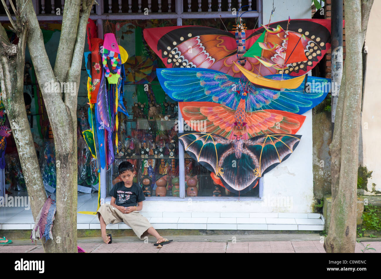 Drachenverkäufer in Jalan Hanuman, Monkey Forest Road in Ubud, Bali, Indonesien Stockfoto