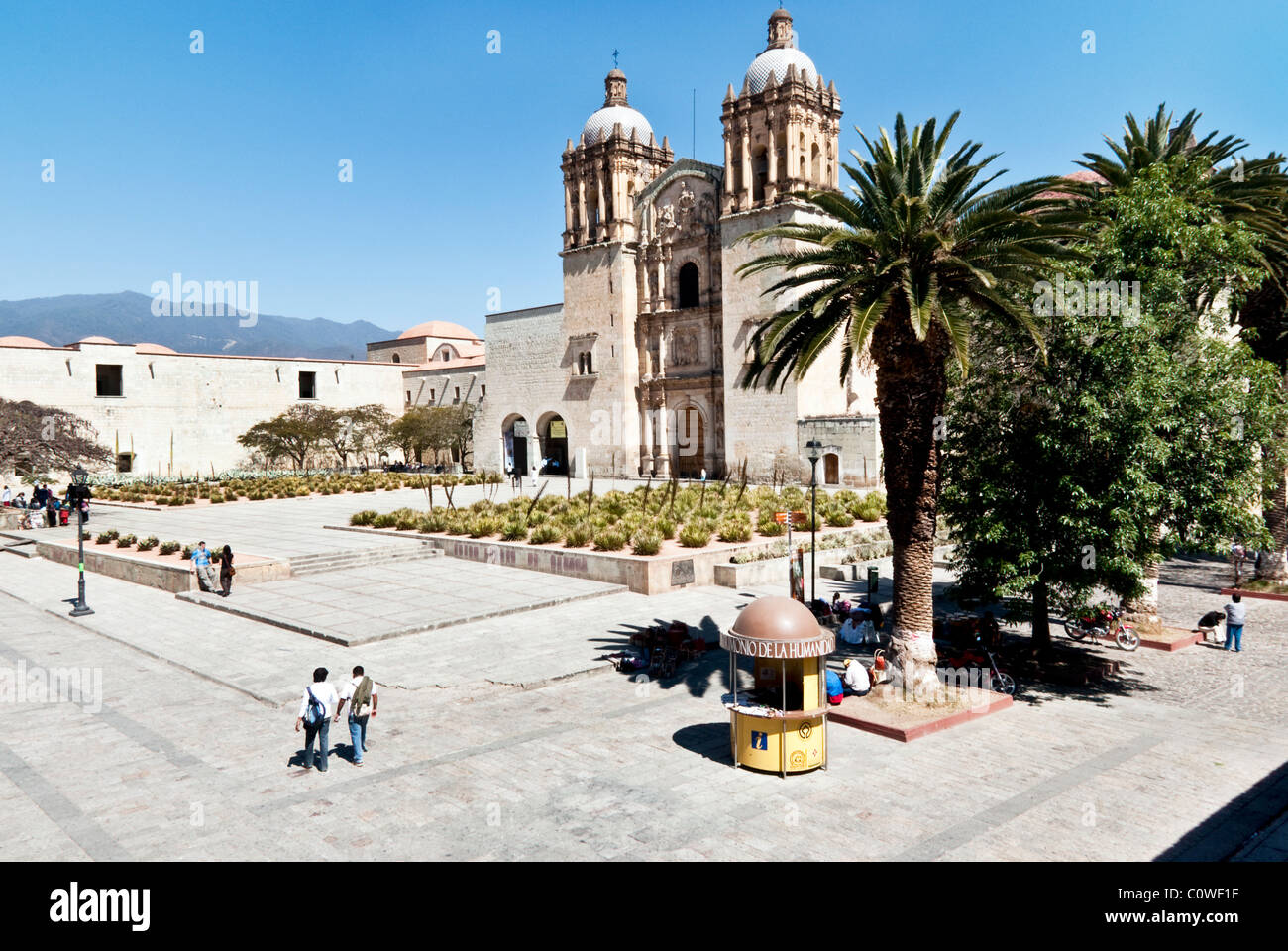 Fassade & Plaza Santo Domingo Kirche & Kloster Flügel an schönen Tag in Oaxaca-Stadt Mexiko Stockfoto