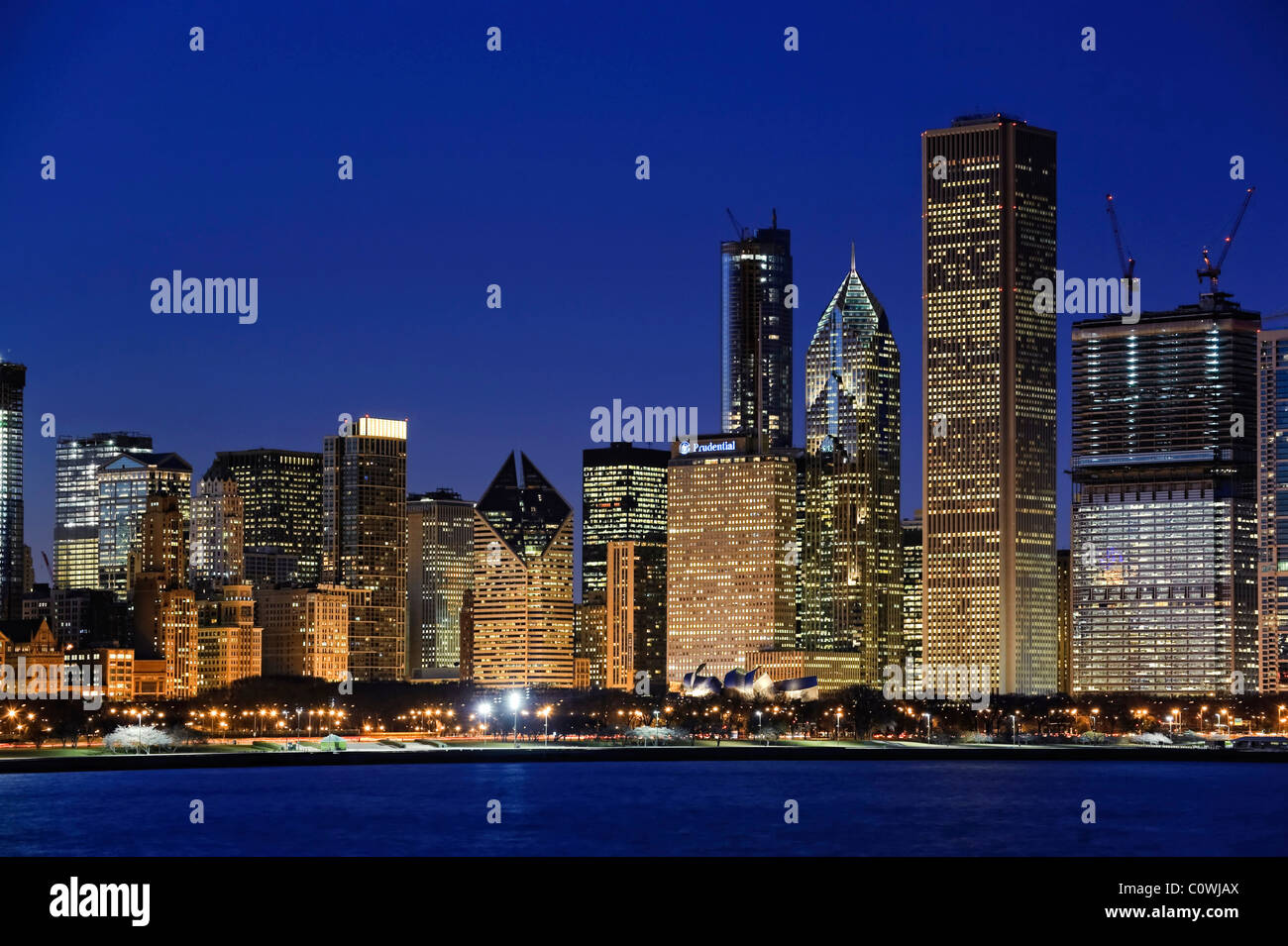Downtown Chicago Skyline in der Abenddämmerung, Chicago, Illinois, USA Stockfoto