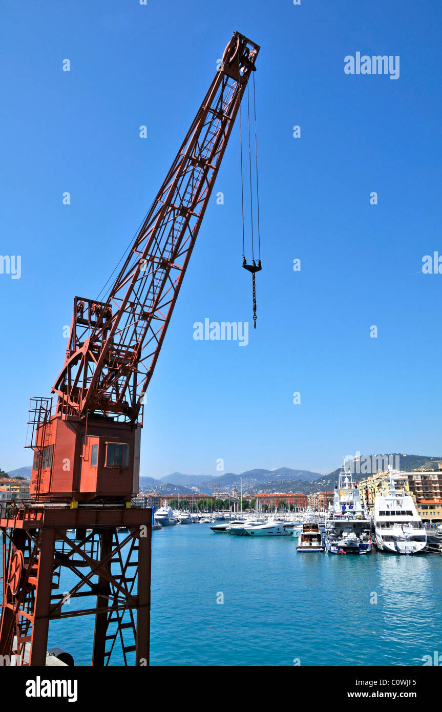 Nahaufnahme der Kran im Hafen von Nizza im Südosten Frankreichs, Departement Alpes-maritimes Stockfoto