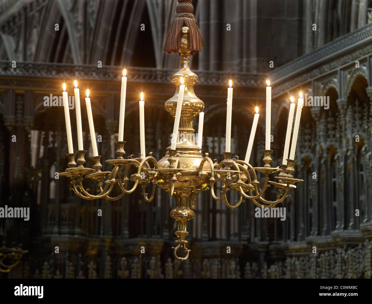 Manchester Kathedrale siebzehnten Jahrhundert Kronleuchter aus Messing im Chor Stockfoto