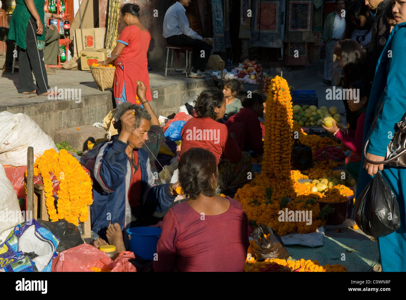 Markt, Ringelblumen für Diwali, Durbar Square, Kathmandu, Nepal. Stockfoto
