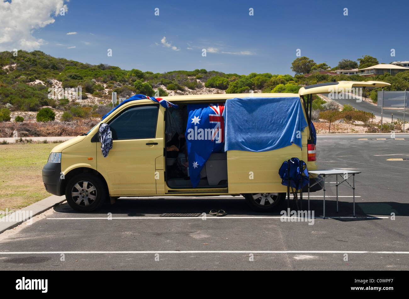 Ein van als Wohnmobil geparkt in Preston Beach, Western Australia Stockfoto