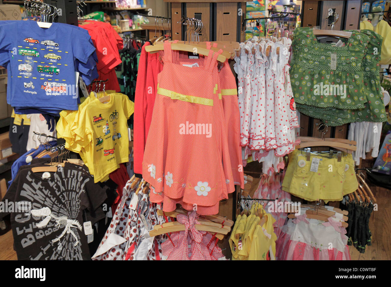 West Palm Beach Florida, Cracker Barrel, Restaurant Restaurants Essen Essen Café Cafés, Old Country Store, Kleidung, Accessoires, Kleider, T-Shirts, Display Stockfoto