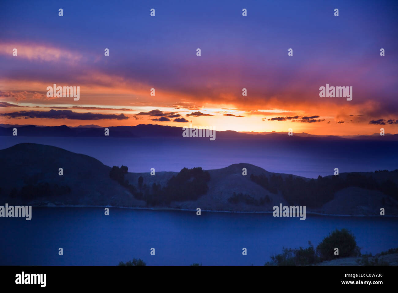 Sun Set Ansichten des Titicacasees von Sun Island, Bolivien, Südamerika. Stockfoto