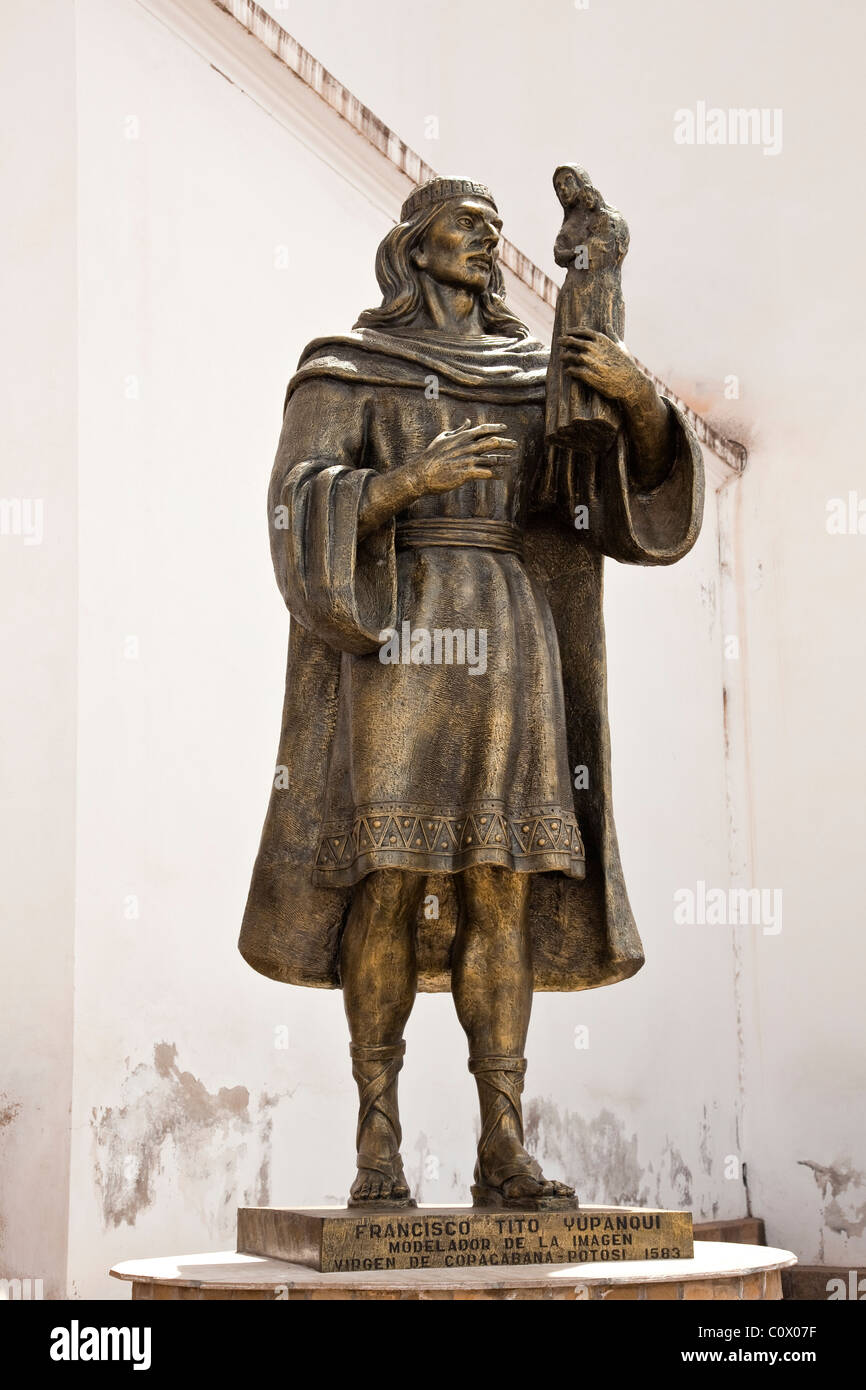 Statue von Francisco Tito Yupanqui Modelador De La Imagen in der Basilika der Jungfrau von Candelaria, Copacabana, Bolivien. Stockfoto