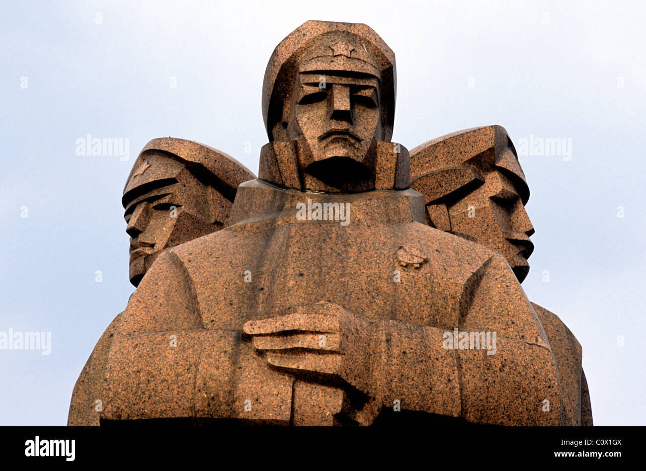 Riga ist die Hauptstadt Lettlands, eines der baltischen Staaten. Statue, die lettische schützen. Stockfoto