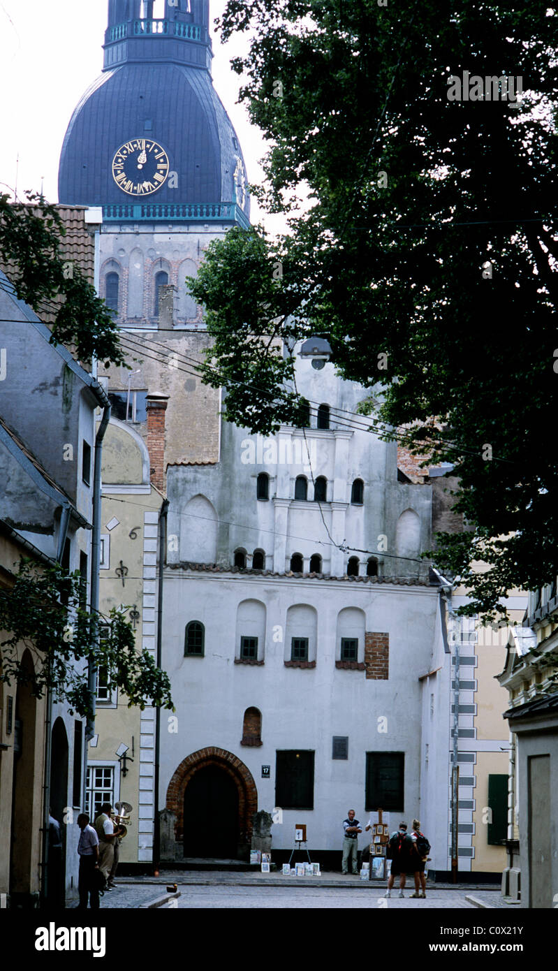 Riga ist die Hauptstadt Lettlands, eines der baltischen Staaten. Drei Brüder Haus und Dom. Stockfoto