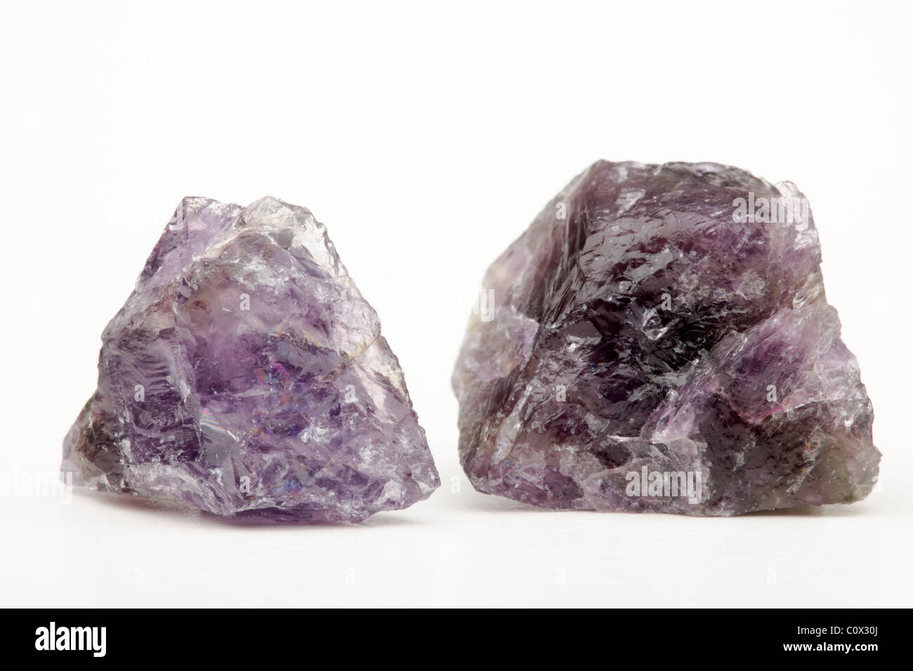 Zwei Stücke Silikat-Mineral Amethyst aus Uruguay und Brasilien Stockfoto