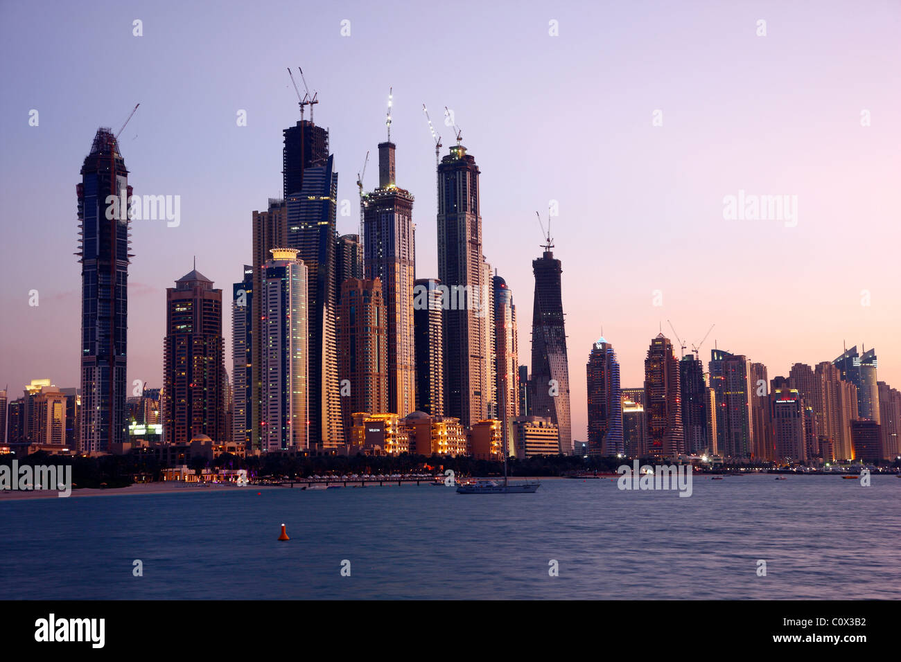 Skyline von Dubai Marina, Dubai, Vereinigte Arabische Emirate. Stockfoto
