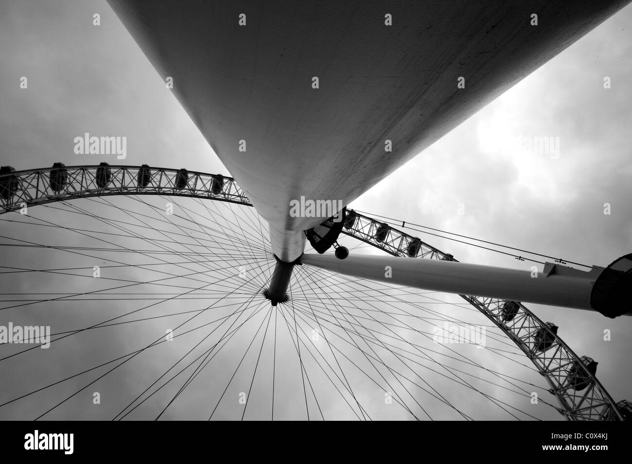 London Eye - Uferpromenade - getönten Monochrom - London Stockfoto