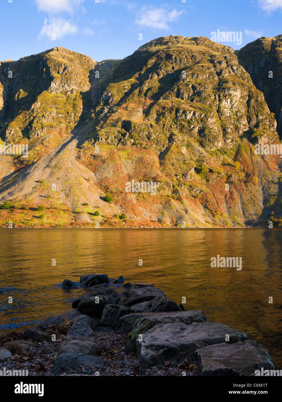 Illgill Head and the Screes by Wastwater bei Nether Wasdale im Lake District National Park, Cumbria, England. Stockfoto