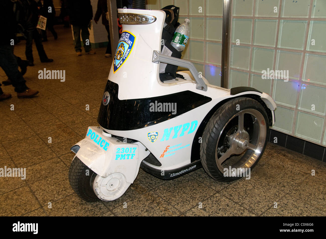 NYPD, New York Police Department, T3 drei Wheeler Fahrzeug Polizei Verkehr, Times Square u-Bahnstation, siehe Beschreibung Stockfoto