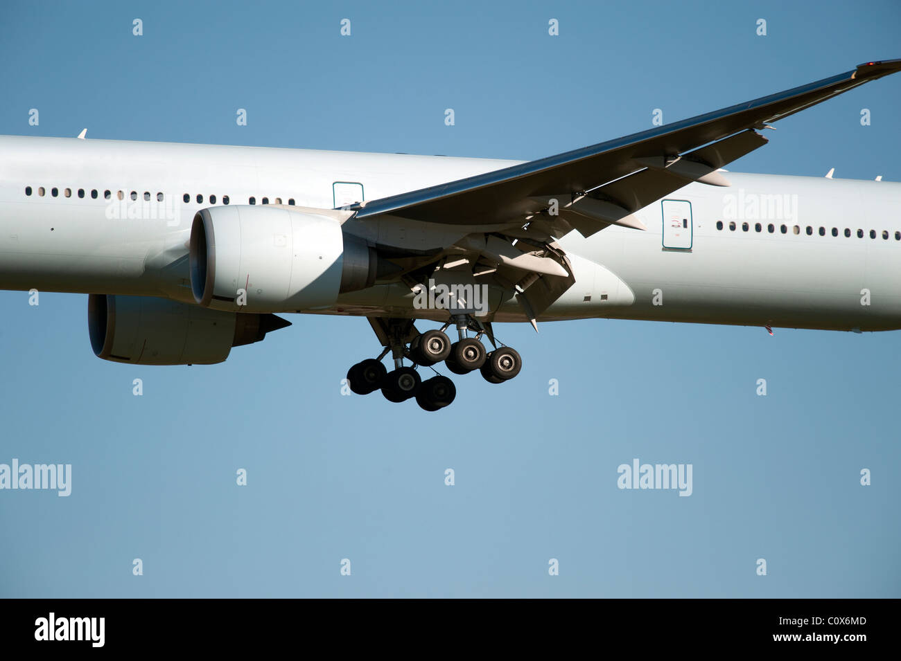 Detail der Flugzeugmotor und Räder Stockfoto