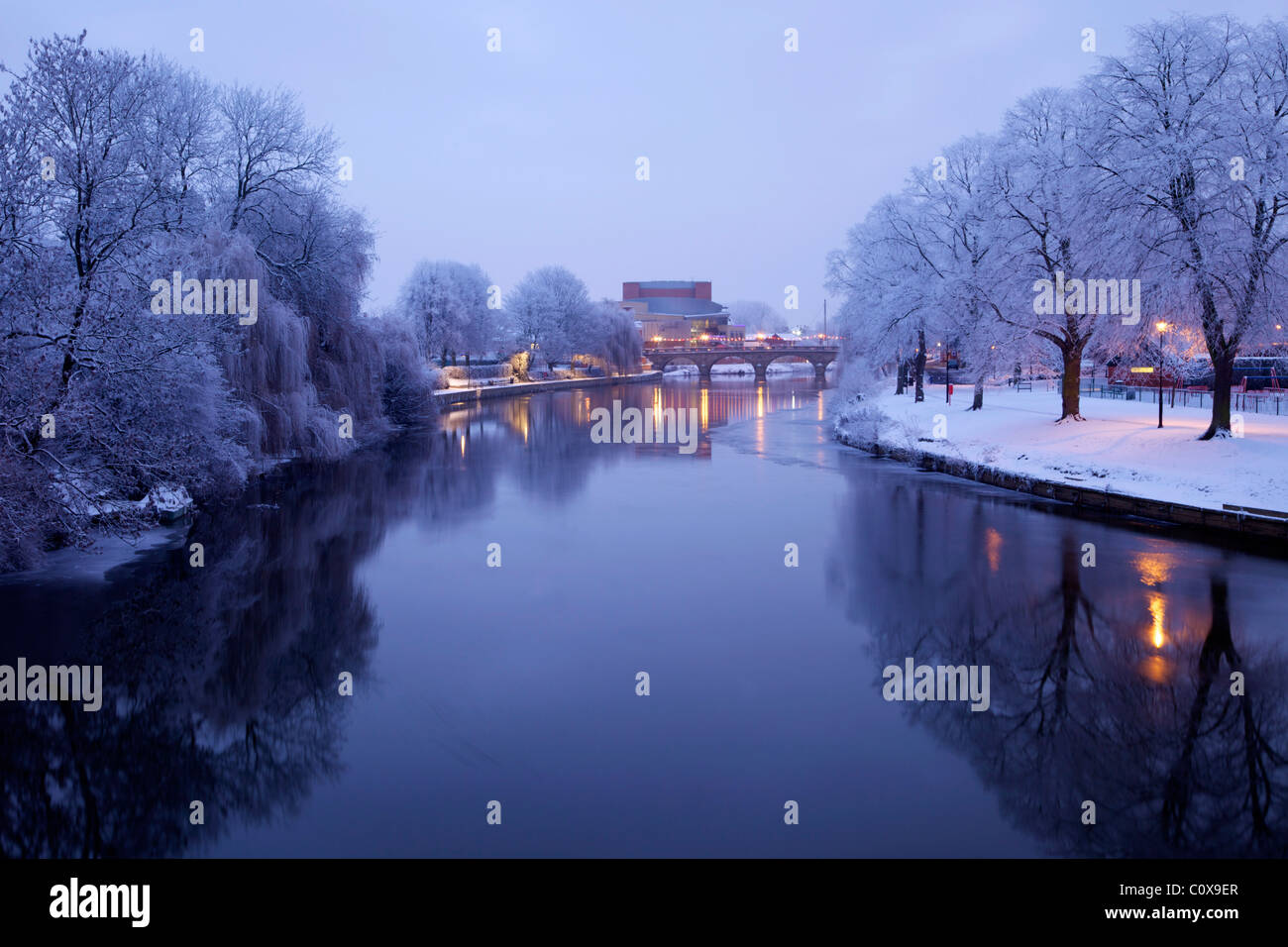 Winter-Szene in der Abenddämmerung, Waliser Brücke, Fluss Severn, Shrewsbury, Shropshire, England, UK, Vereinigtes Königreich, GB, Großbritannien Stockfoto