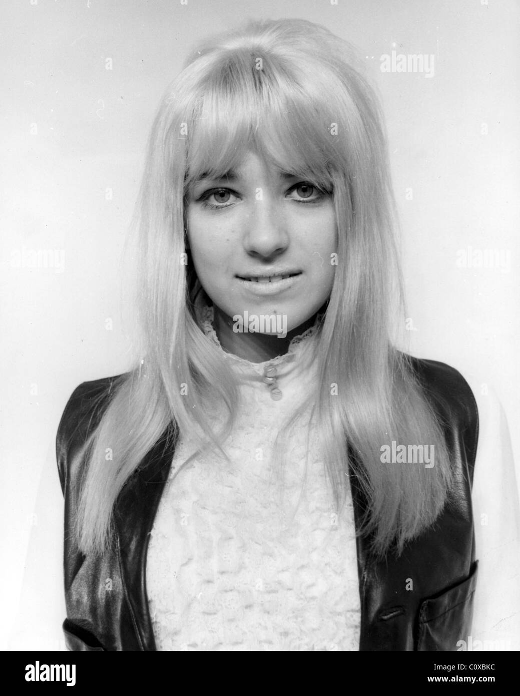 Funkeln UK Pop-Sängerin (richtiger Name Lynn Ripley) im Januar 1965. Stockfoto