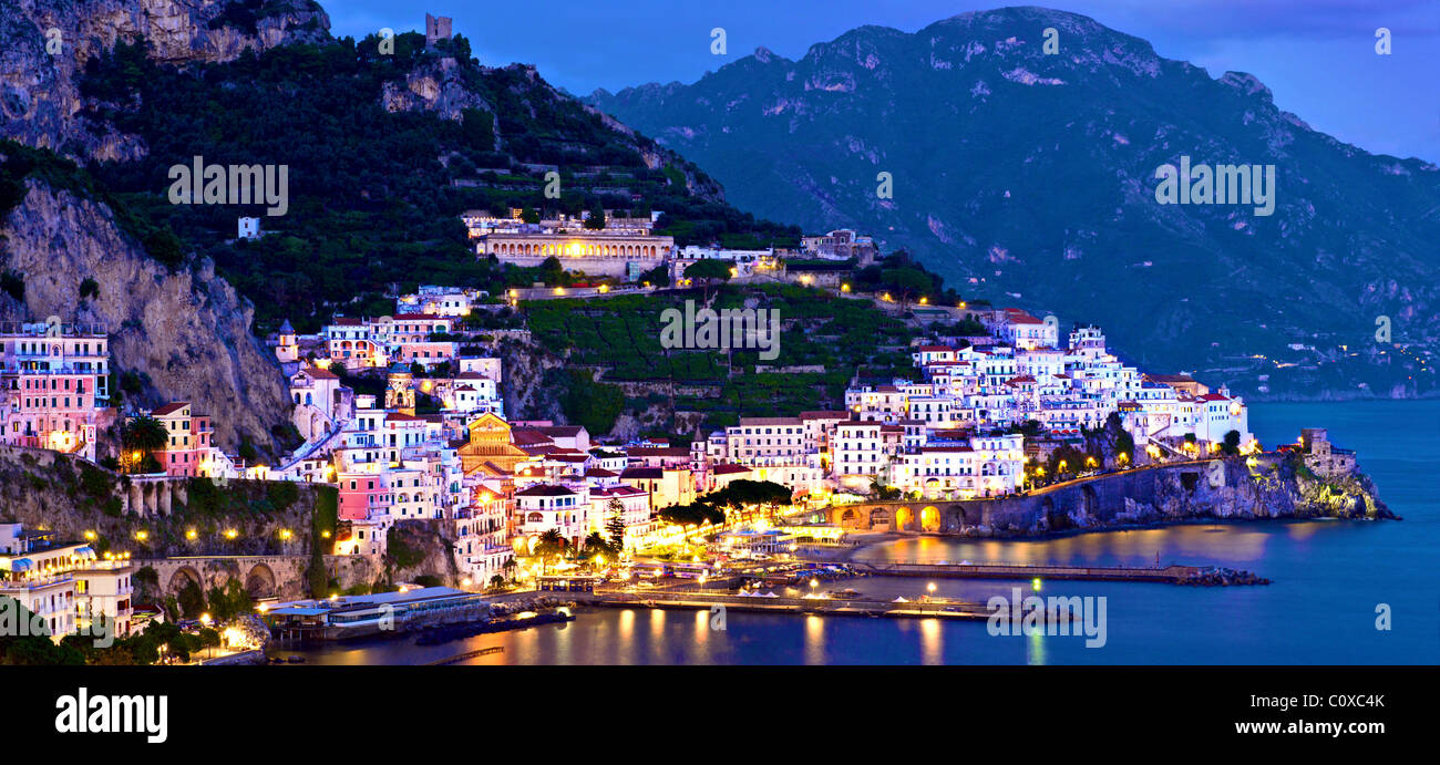 Amalfi Küste, Panorama, Nacht. Italien Stockfoto