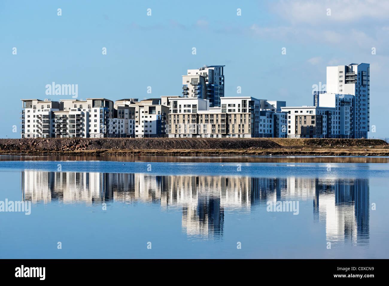 Wohnblocks auf der Leith Western Harbour Wellenbrecher. Leith Harbour, Edinburgh, Schottland, Großbritannien. Stockfoto