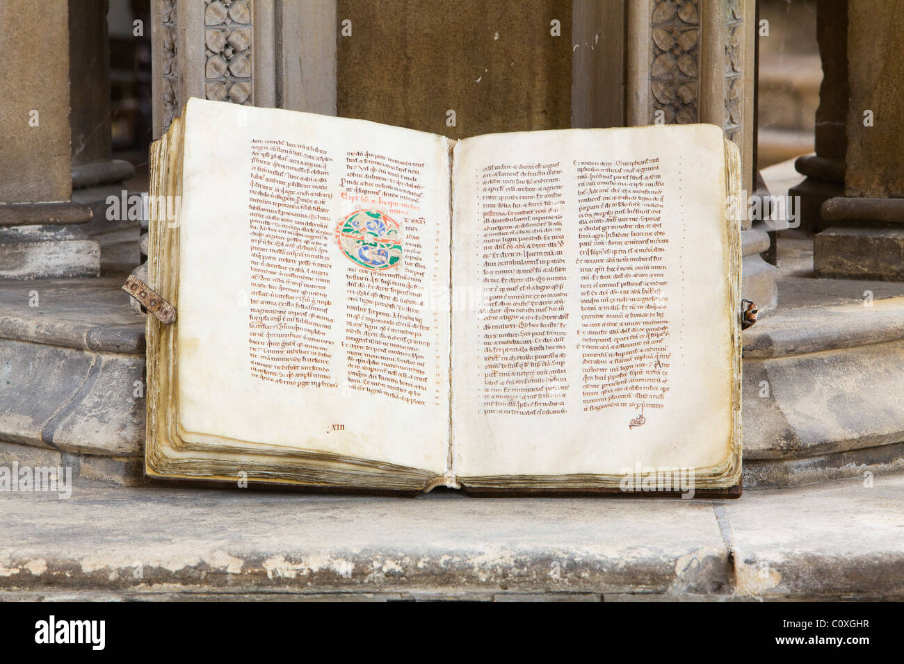 Ein Manuskript von St. Augustine Kommentar zur Genesis. Das Manuskript ist im Archiv Boston Pfarrei Kirche gehalten. Stockfoto