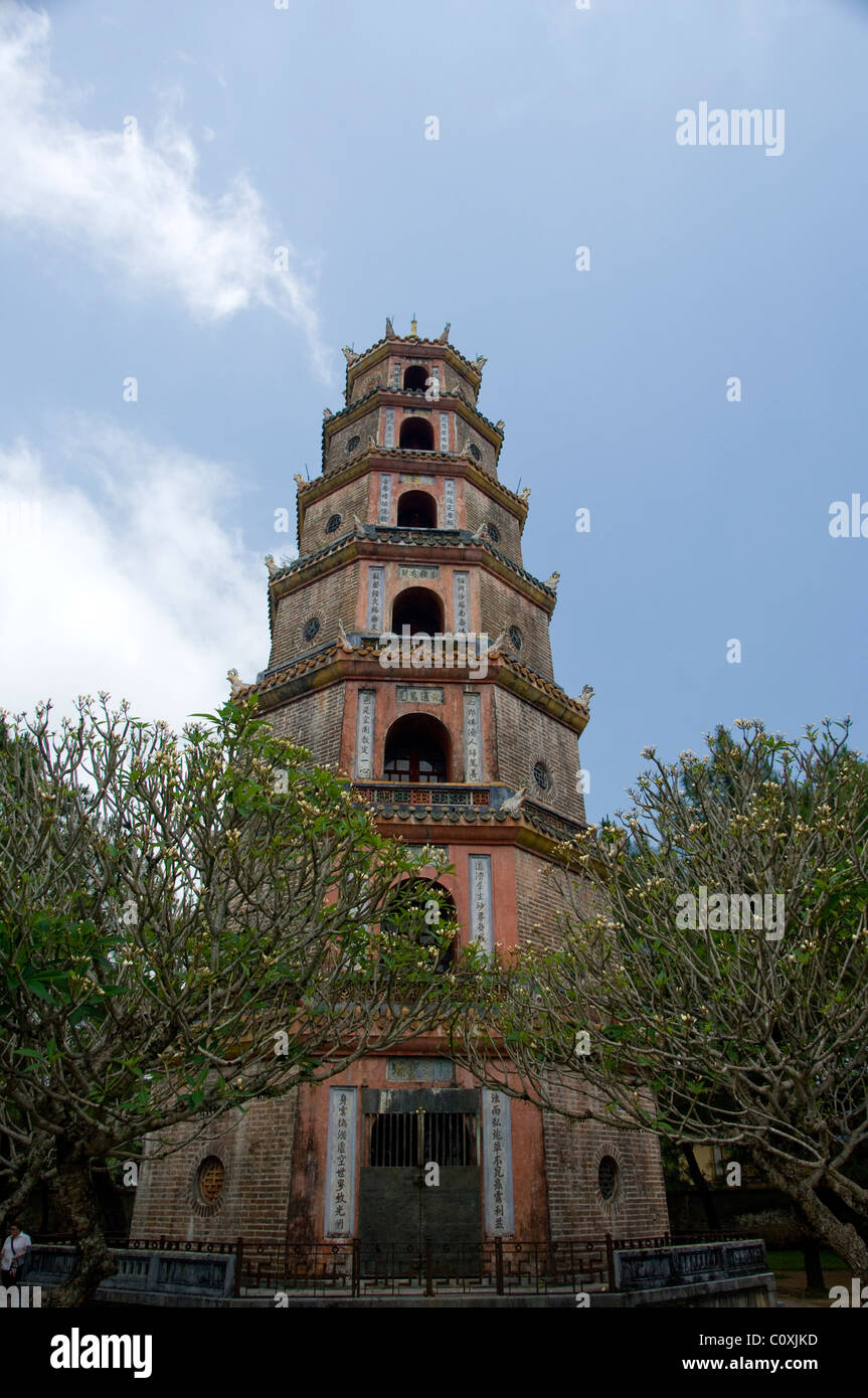 Asien, Vietnam, Da Nang.Old kaiserliche Hauptstadt Stadt Hue. Thien Mu Pagode, der siebenstöckigen achteckige Turm. Stockfoto