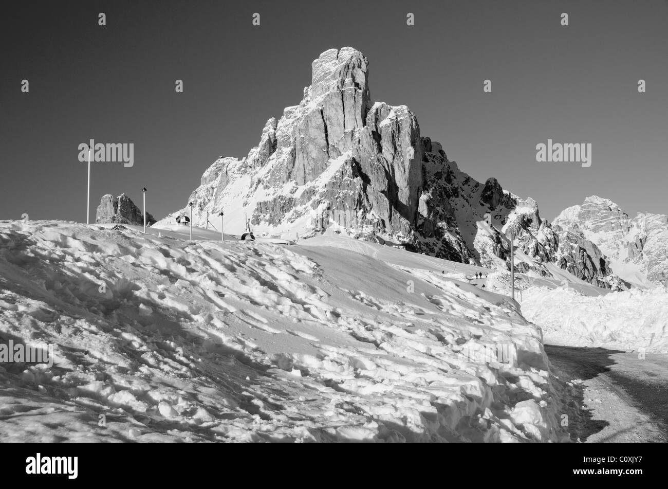 Verschneite Landschaft der Dolomiten im Winter, Italien Stockfoto