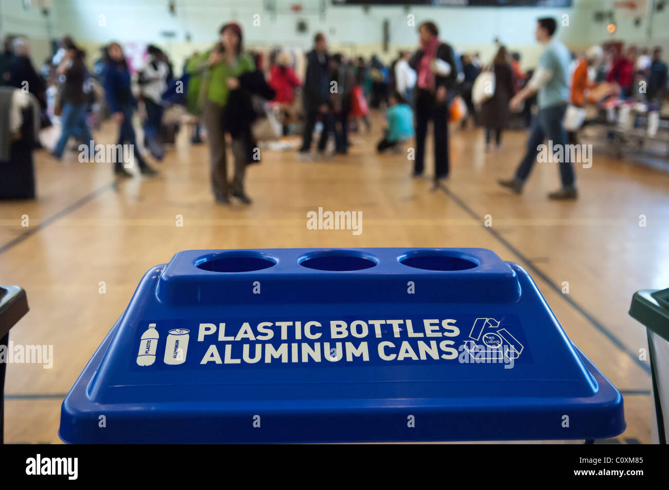 Recycling Container an einem kostenlosen Stop ' n ' Swap-Veranstaltung in New York Stockfoto