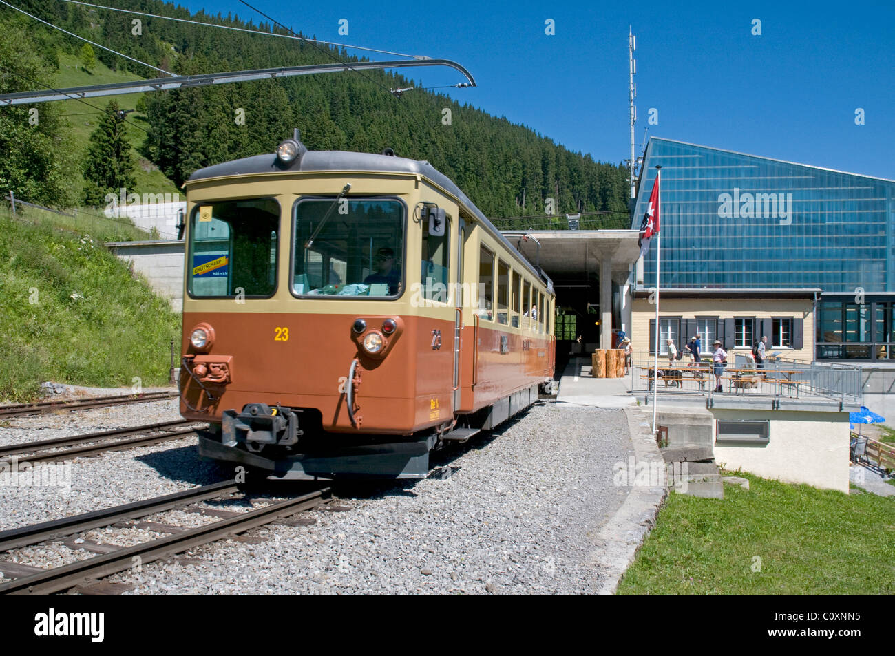 Einzelne Wagen Shuttle-Zug an Grutschalp in der Schweiz, Abreise nach Mürren Stockfoto