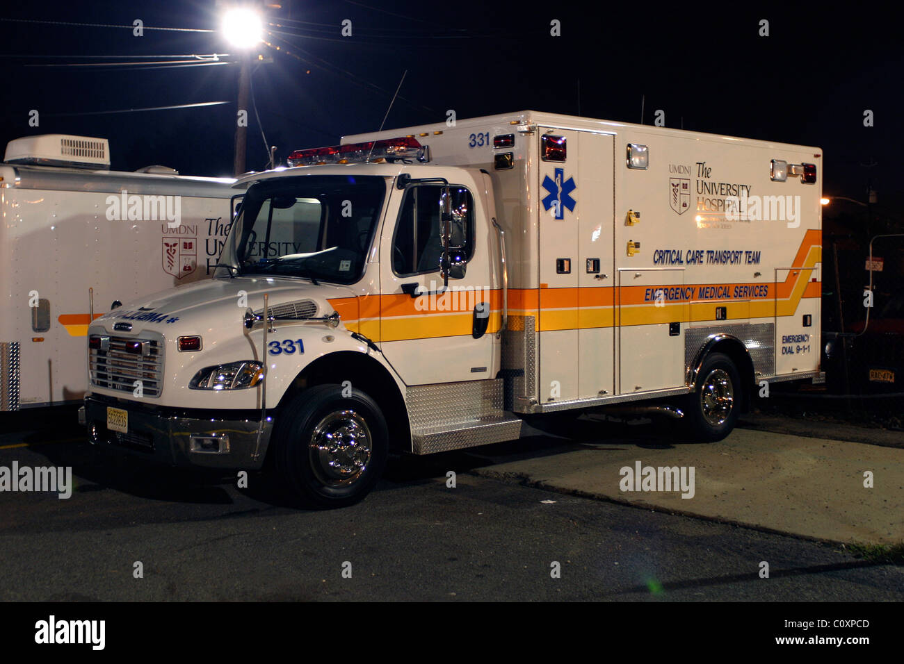 Critical Care Team EMS Transportwagen Stockfoto