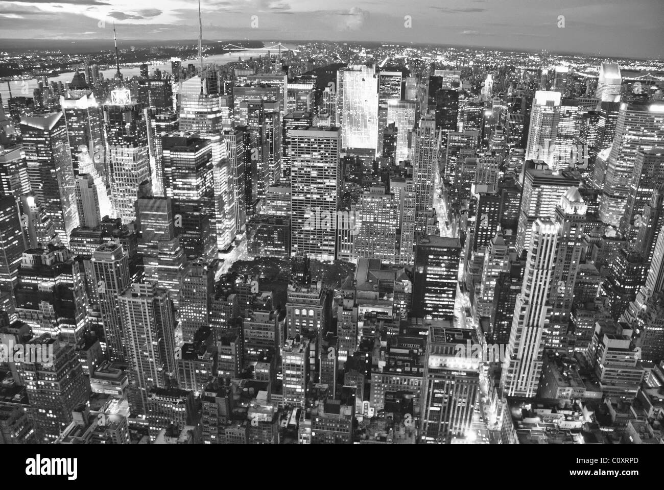 New York City bei Nacht vom Empire State Building Stockfoto