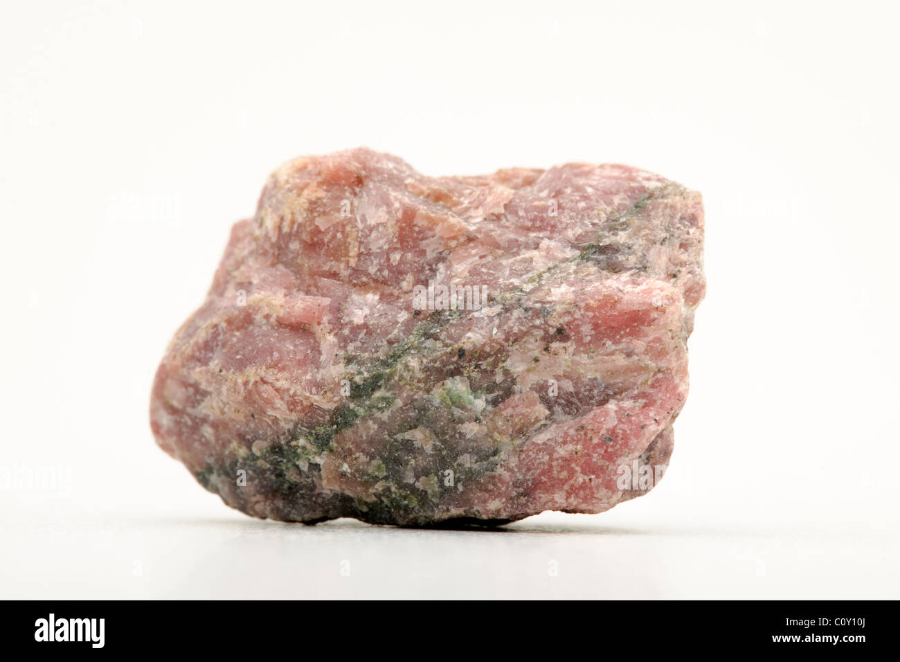 Silikat-Mineral Rhodonit aus Madagaskar Stockfoto