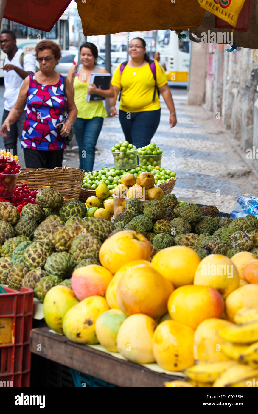 Frisches Obst-Verkäufer in Salvador, Bahia, Brasilien Stockfoto