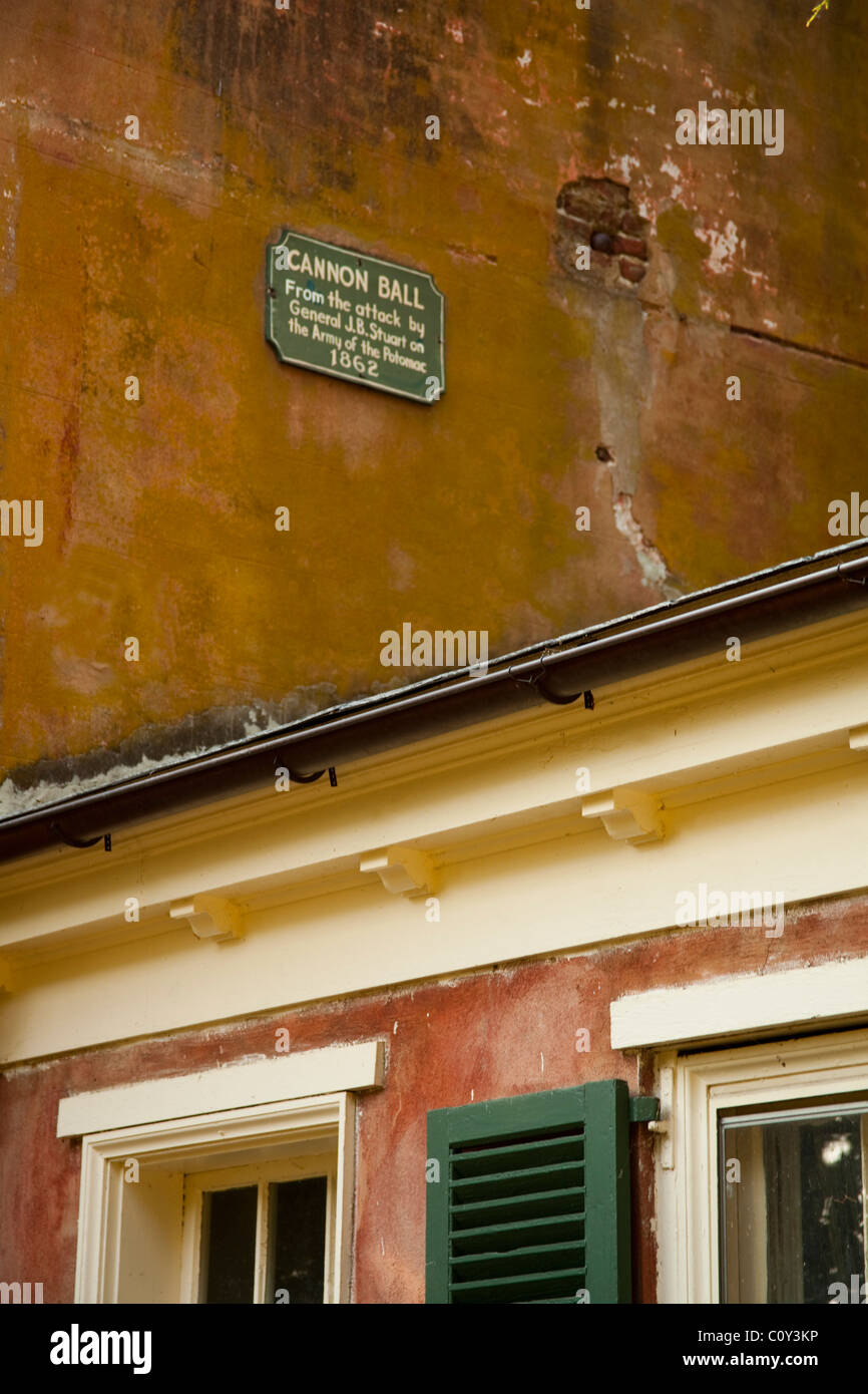 Kanonenkugel in der Wand Berkeley-Plantage, Charles City, Virginia, USA Stockfoto