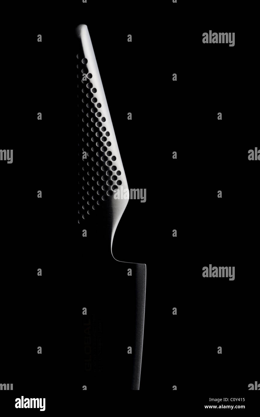 Studioaufnahme eines Global Messergriff und Klinge vor schwarzem Hintergrund Stockfoto