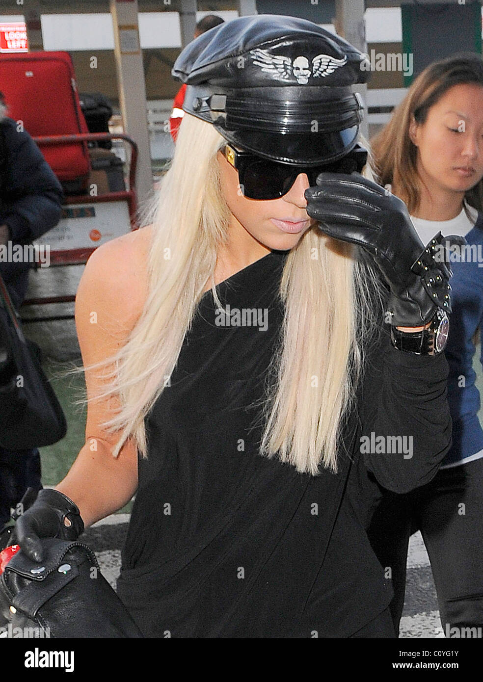 Joanne Stefani Germanotta Alias Lady GaGa kommt am Flughafen Heathrow früh am Morgen, nach ihrem einwöchigen Aufenthalt in London. Stockfoto