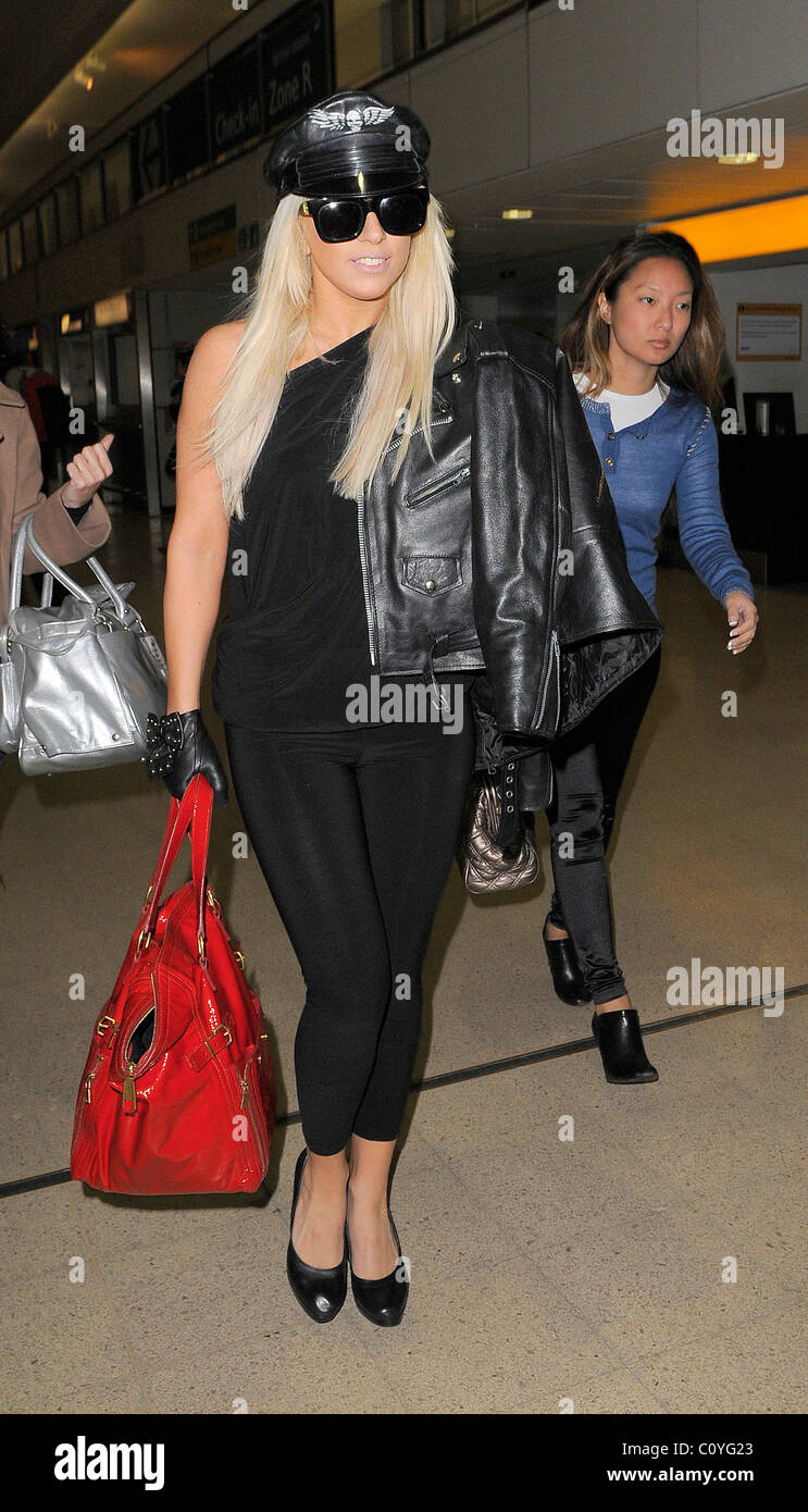 Joanne Stefani Germanotta Alias Lady GaGa kommt am Flughafen Heathrow früh am Morgen, nach ihrem einwöchigen Aufenthalt in London. Stockfoto