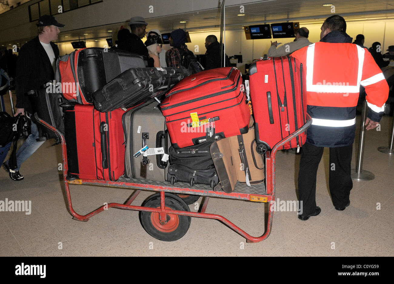 Joanne Stefani Germanotta Alias Lady GaGa kommt am Flughafen Heathrow früh am Morgen, nach ihrem einwöchigen Aufenthalt in London. Stockfoto
