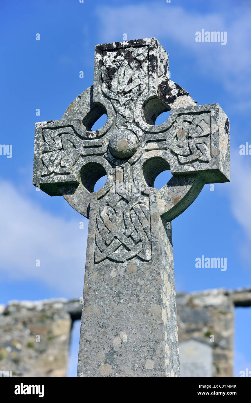 Keltisches Kreuz auf dem Friedhof von Cill Chriosd / Kilchrist Kirche, ruiniert ehemalige Pfarrkirche auf der Isle of Sky, Scotland, UK Stockfoto