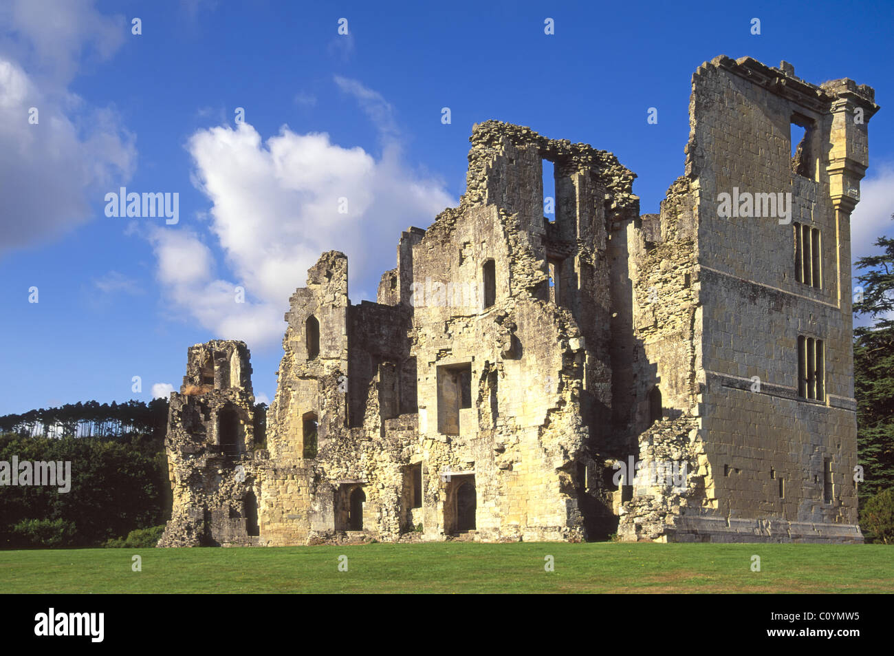 Englisches Erbe Tisbury greensand Ruinen der historischen Old Wardour Castle teilweise zerstört im Englischen Bürgerkrieg in der Nähe von tisbury Wiltshire England Großbritannien Stockfoto