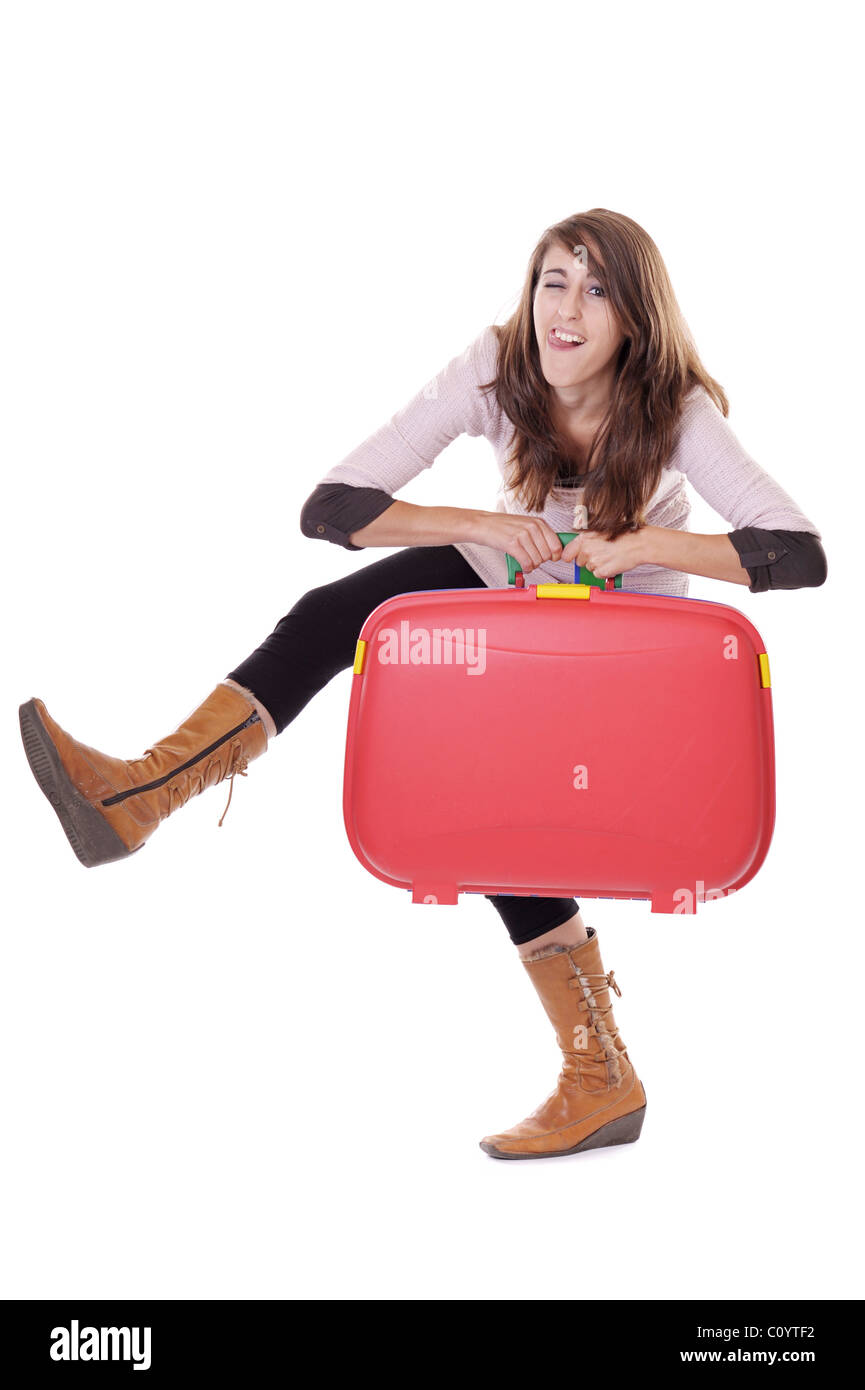 junge Frau mit roten Koffer lustige Grimassen auf weißem Hintergrund Stockfoto