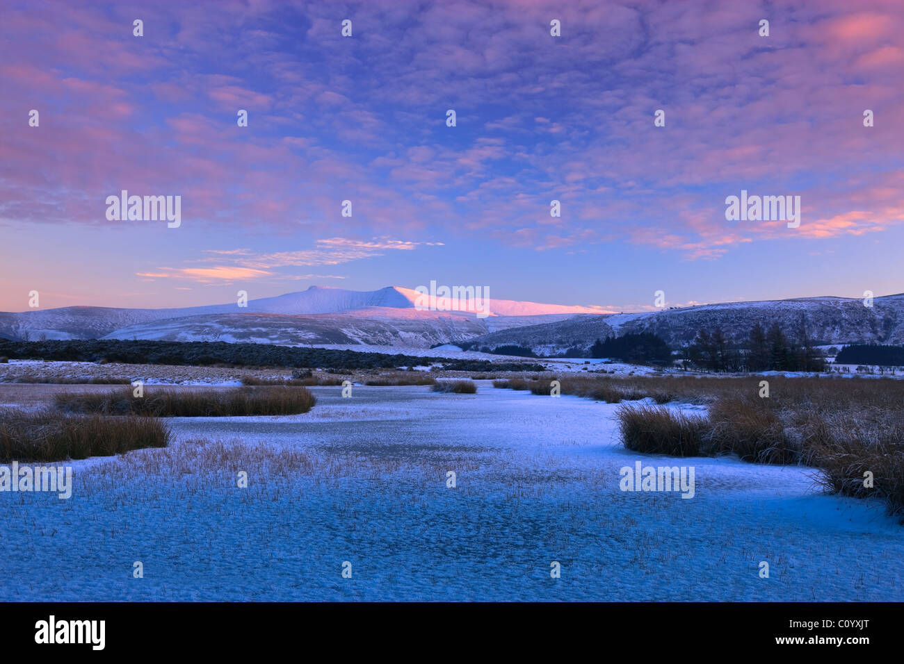 Pen Sie y Fan & Mais Du Berge Mynydd Illtyd gemeinsamen Brecon Beacons Powys Wales im winter Stockfoto